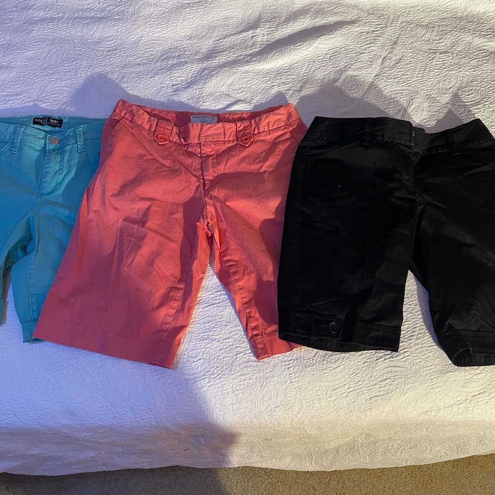 Bundle 3 Bermuda Shorts. Sizes 6 and 2. Lee, Banana Republic and Ann Taylor.